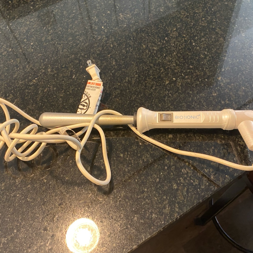Bio Ionic White Curling Wand